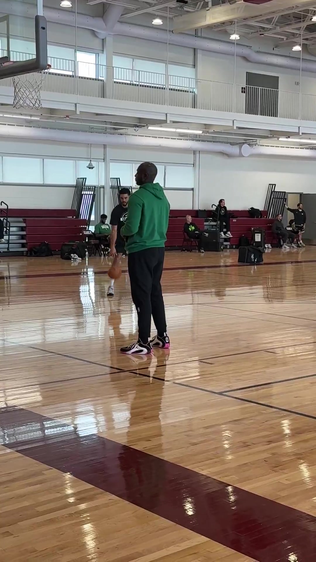 kaiyun-真要本赛季复出？塔图姆今日进行了原地投篮训练