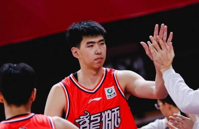 开云官方-10投狂砍24分14板！广东男篮弃将打成本土第一中锋，感谢杜锋成全