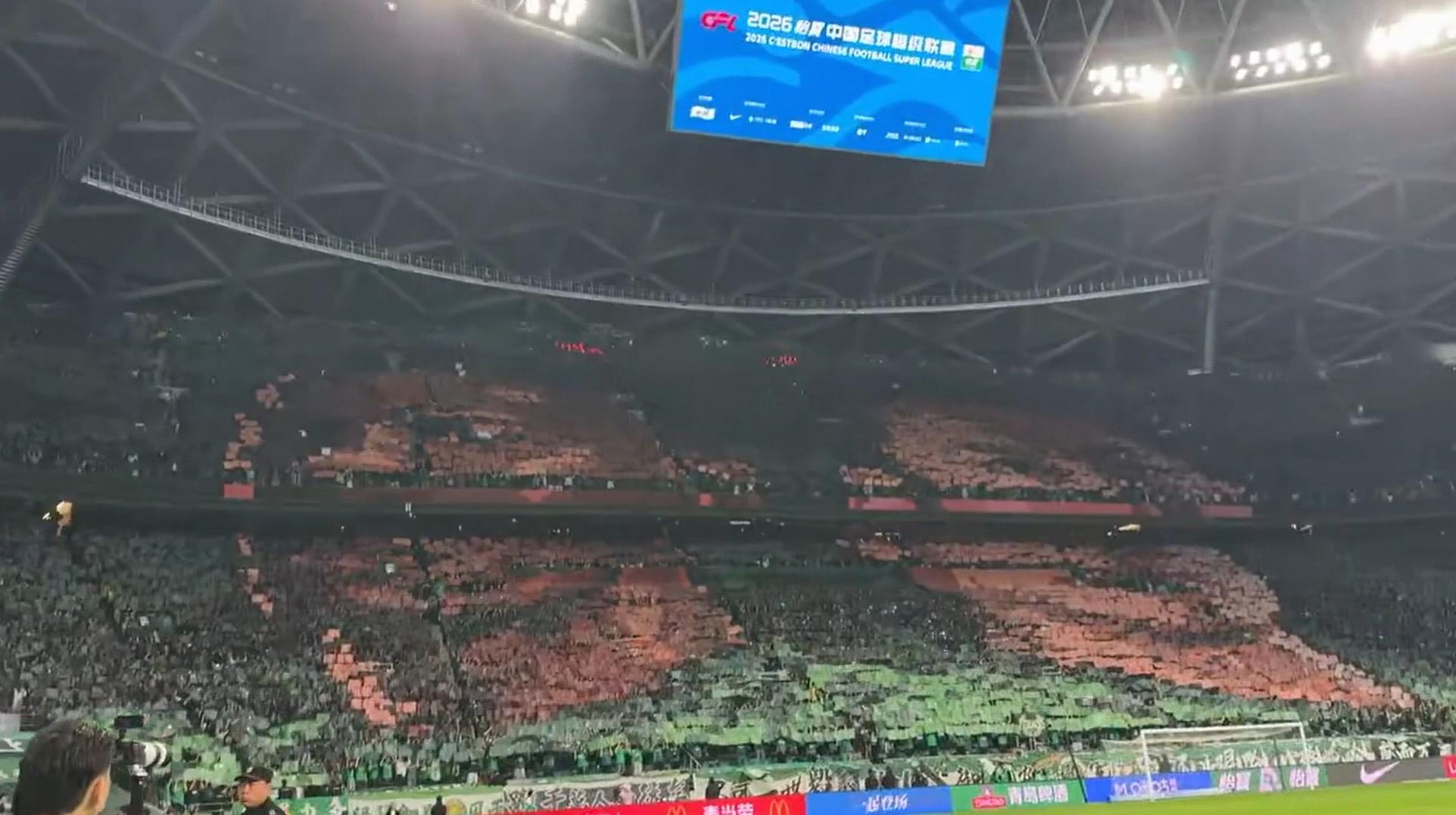 开云APP-国安对阵成都赛前,工体展示张玉宁、法比奥巨型Tifo